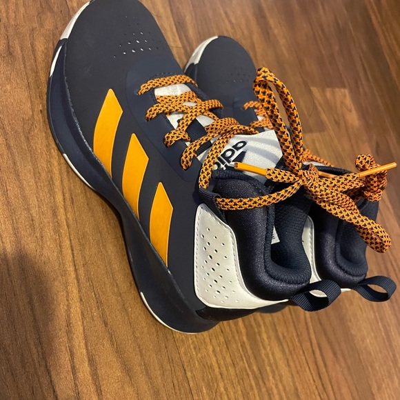 Brand new without tags adidas high top basketball shoes boys - Picture 4 of 4